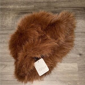 Free people X Unreal Fur ICE
Queen Bucket hat